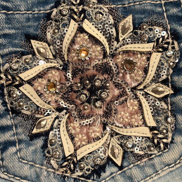 MISS ME Midrise Capri Jeans Embellished - 28 - Picture 3 of 10